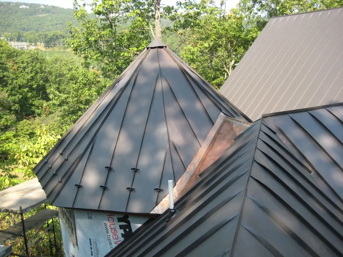Professional Roof Tarp Installation by Craftsman Roofing in Nowrytown